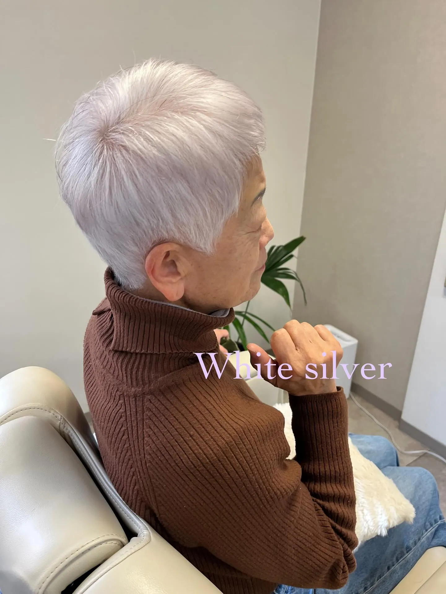 ベリーショートで白髪を生かして、ヘアマニキュアでほんのり色を...